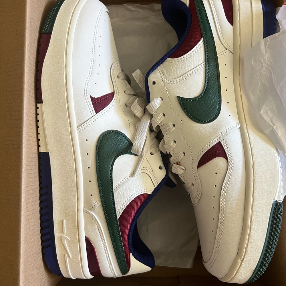Nike Men's White and Green Sneakers